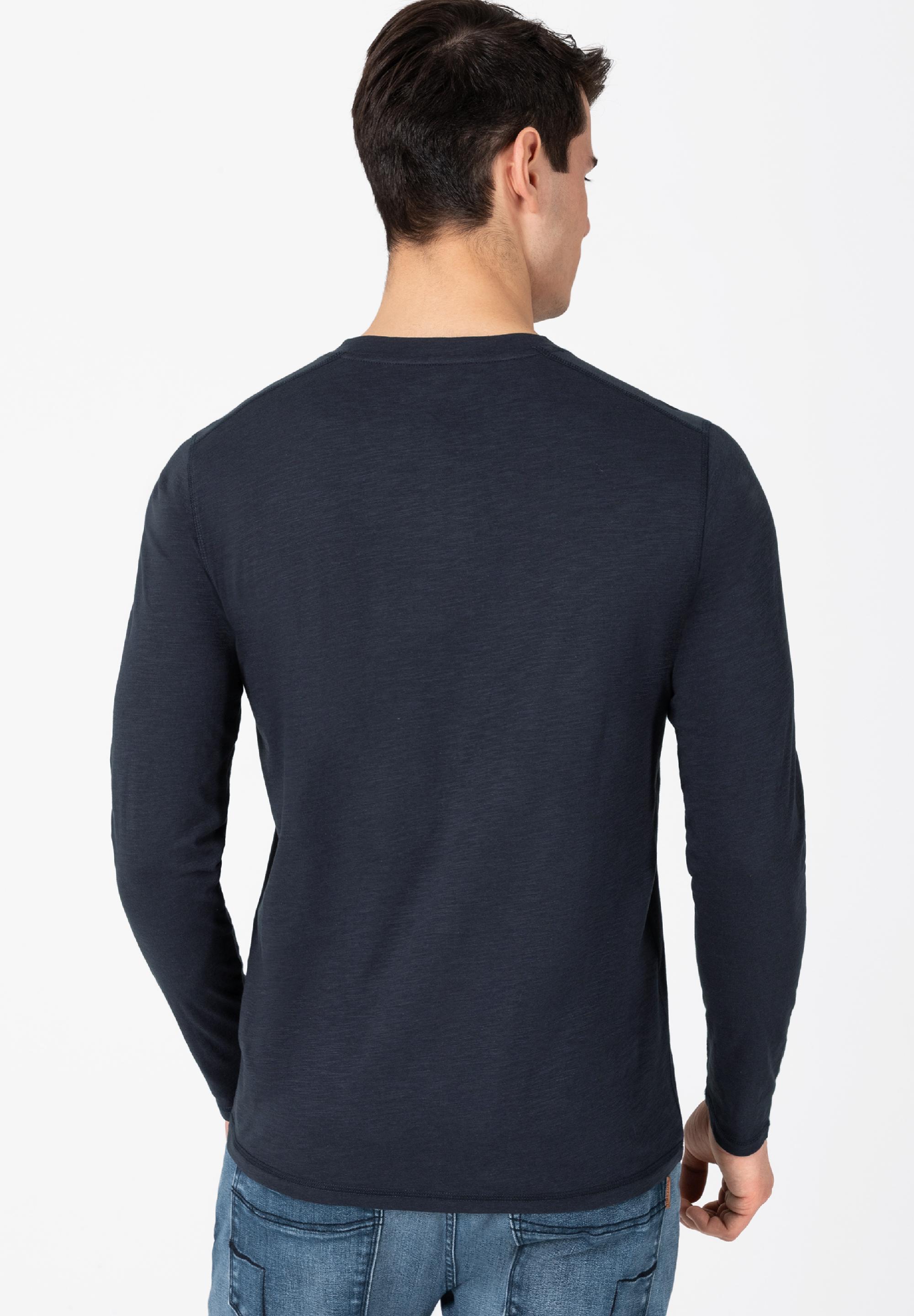 Ripped Longsleeve Henley