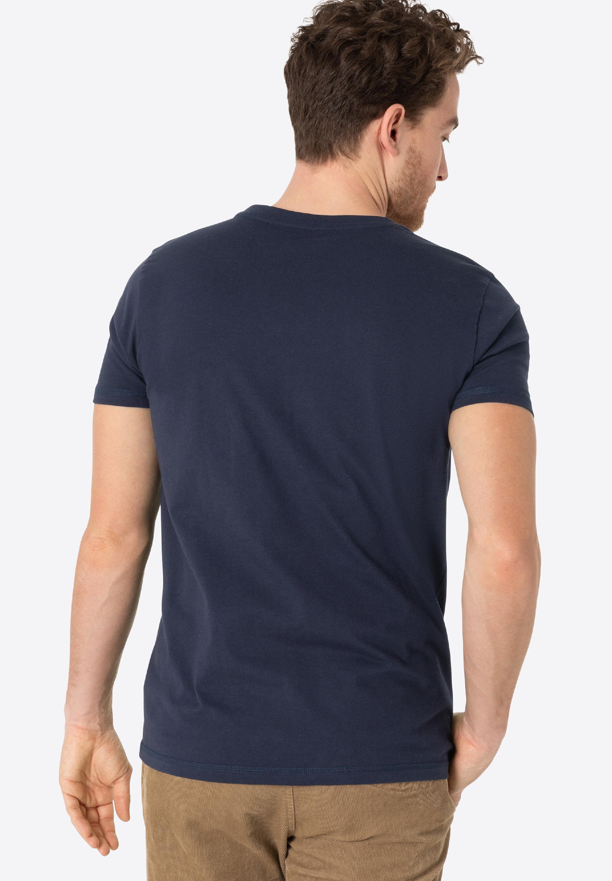 Basic T-Shirt